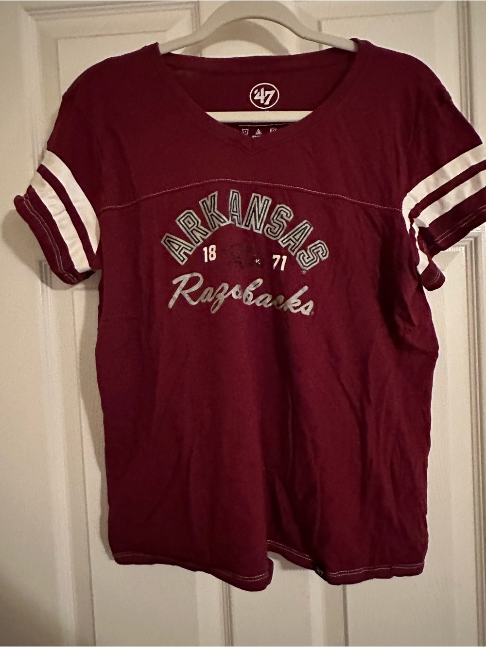 47 Brand Arkansas Razorbacks Maroon and White Stripe Tee